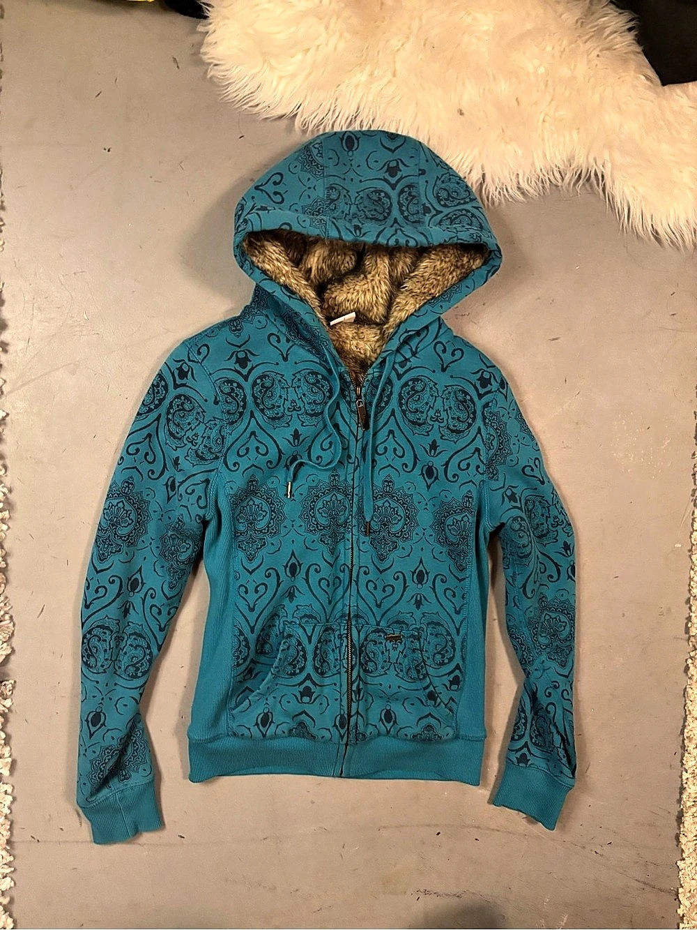 💙 Y2K Turquoise Paisley Faux Fur-Lined Hoodie